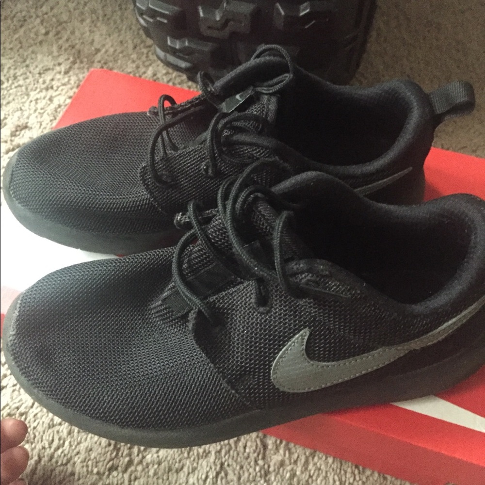 NIKE YOUTH SNEAKERS
